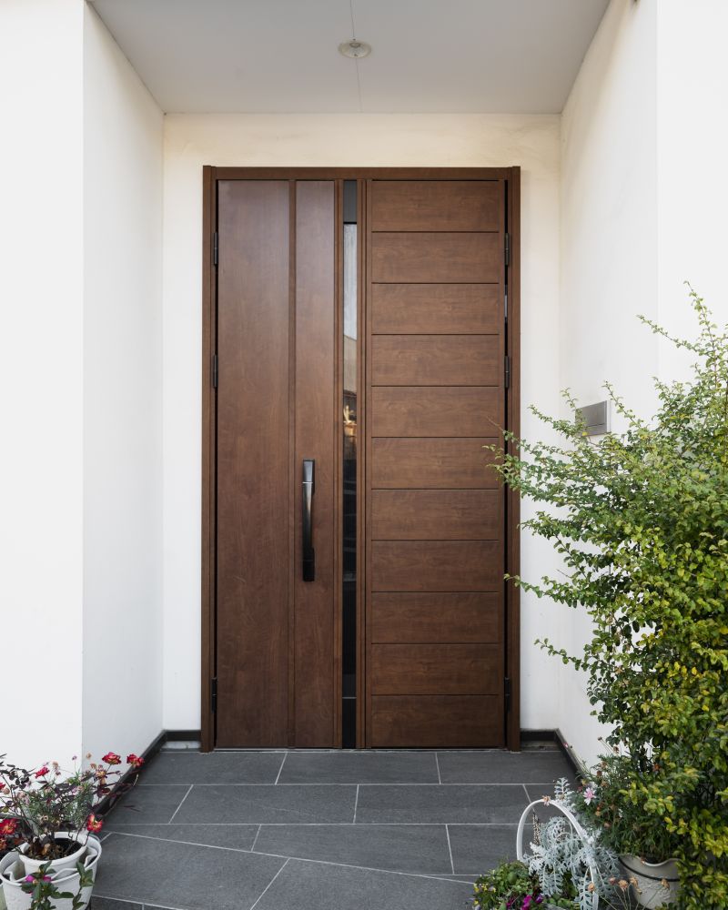 Asymmetric double door with glass slot, walnut, Zavorr – finished door