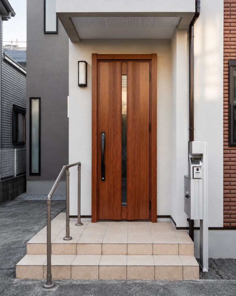 Door with central glass slot, cherry, Zavorr – finished door